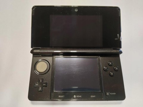 KONSOLA NINTENDO 3DS CZARNA + ŁADOWARKA + RYSIK + KARTA PAMIĘCI + ŁAD KONSOLA NINTENDO 3DS CZARNA + ŁADOWARKA + RYSIK + KARTA PAMIĘCI + ŁAD