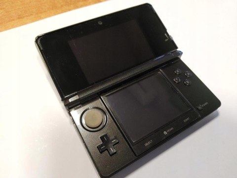 KONSOLA NINTENDO 3DS CZARNA + ŁADOWARKA + RYSIK + KARTA PAMIĘCI + ŁAD KONSOLA NINTENDO 3DS CZARNA + ŁADOWARKA + RYSIK + KARTA PAMIĘCI + ŁAD
