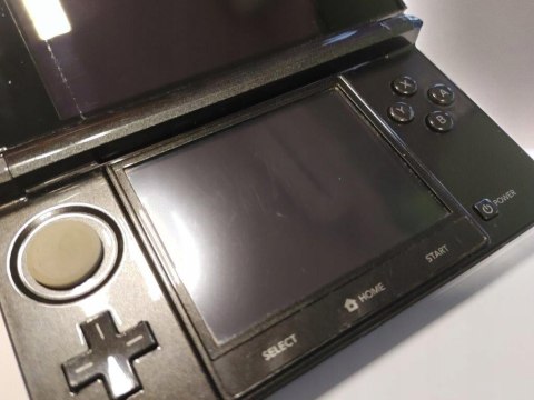 KONSOLA NINTENDO 3DS CZARNA + ŁADOWARKA + RYSIK + KARTA PAMIĘCI + ŁAD KONSOLA NINTENDO 3DS CZARNA + ŁADOWARKA + RYSIK + KARTA PAMIĘCI + ŁAD