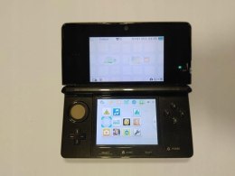 KONSOLA NINTENDO 3DS CZARNA + ŁADOWARKA + RYSIK + KARTA PAMIĘCI + ŁAD