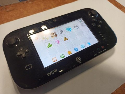 KONSOLA NINTENDO WII U 32GB + GAMEPAD + OKABLOWANIE KONSOLA NINTENDO WII U 32GB + GAMEPAD + OKABLOWANIE