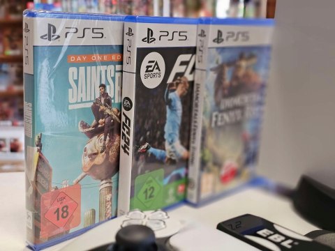 KONSOLA PS5 PLAYSTATION 5 825GB Z NAPĘDEM BLU-RAY + PAD + ŁADOWARKA + 3 GRY KONSOLA PS5 PLAYSTATION 5 825GB Z NAPĘDEM BLU-RAY + PAD + ŁADOWARKA + 3 GRY