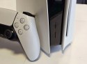 KONSOLA PS5 PLAYSTATION 5 825GB Z NAPĘDEM BLU-RAY + PAD + ŁADOWARKA + 3 GRY