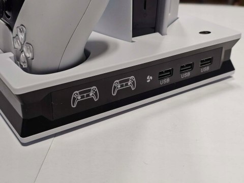 KONSOLA SONY PLAYSTATION 5 825GB Z NAPĘDEM BLU-RAY + PAD + STAND ŁADUJĄCY KONSOLA SONY PLAYSTATION 5 825GB Z NAPĘDEM BLU-RAY + PAD + STAND ŁADUJĄCY