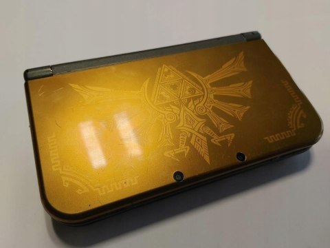 NEW NINTENDO 3DS XL ZELDA HYRULE EDITION + RYSIK + ŁADOWARKA NEW NINTENDO 3DS XL ZELDA HYRULE EDITION + RYSIK + ŁADOWARKA