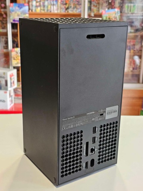 ZADBANA KONSOLA XBOX SERIES X 1TB Z NAPĘDEM + PAD + PUDEŁKO ZADBANA KONSOLA XBOX SERIES X 1TB Z NAPĘDEM + PAD + PUDEŁKO